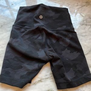 Lululemon Wunder Train HR Short 6” Size 0